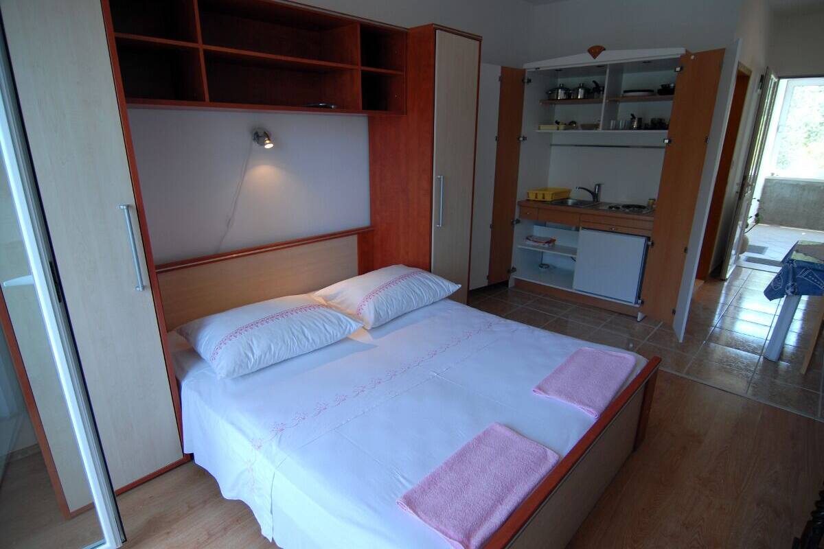Studio | 1 bedroom, free WiFi, bed sheets