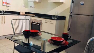 Fridge, cookware/dishes/utensils