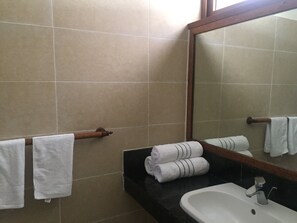 Bathroom - Diani Beach, Luxury Beach  Front Studio (Diani Beach)