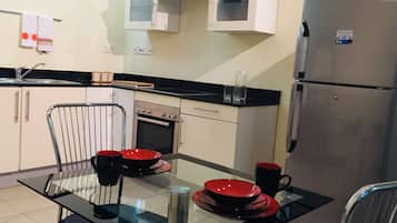 Fridge, cookware/dishes/utensils