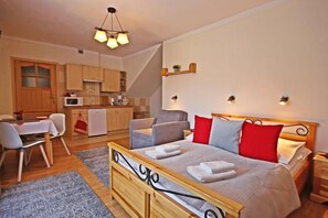 Habitación Deluxe doble | Ropa de cama de alta calidad, decoración individual, cunas gratuitas