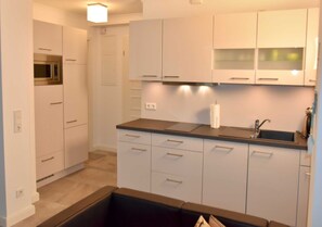 Kylskåp, mikrovågsugn och diskmaskin