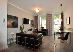 Unclassified image, 5 of 13, button