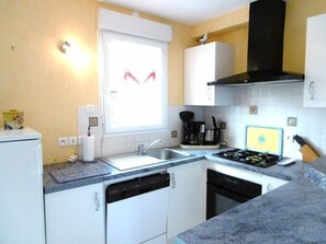 Réfrigérateur, lave-vaisselle, grille-pain