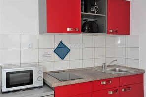 Kühlschrank, Mikrowelle, Gefrierschrank