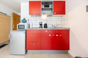 Kühlschrank, Mikrowelle, Gefrierschrank