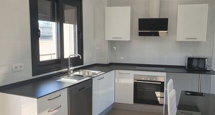 SUITABLE. JOSE 8 KM FROM SEVILLA NEXT TO THE NEARBY STATION