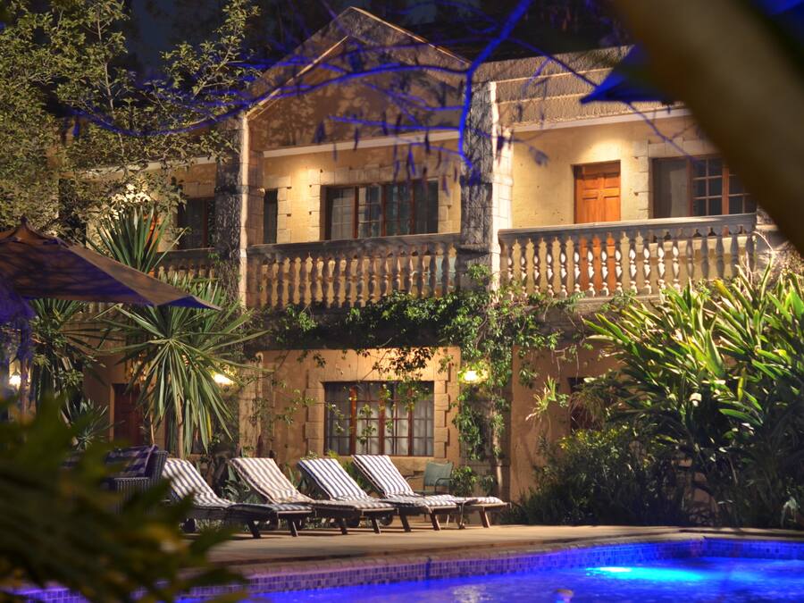 Boendets fasad - kväll/natt