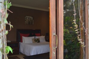 ห้องพาโนรามิก | ตู้นิรภัยในห้องพัก, โต๊ะทำงาน, พื้นที่ทำงานแบบใช้แล็ปท็อป