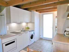 Réfrigérateur, micro-ondes, lave-vaisselle, grille-pain