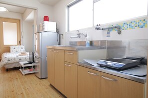 冰箱、微波炉、厨具/餐具