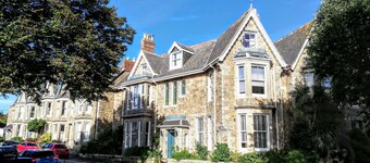 Treventon Guest House 