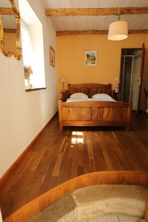 Desk, free WiFi, bed sheets