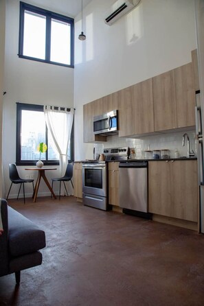 Fridge, microwave, oven, stovetop - Continental Congress Loft at The Kestrel (Philadelphia)