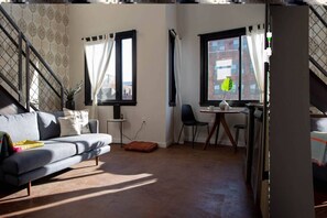 Unclassified image, 5 of 27, button