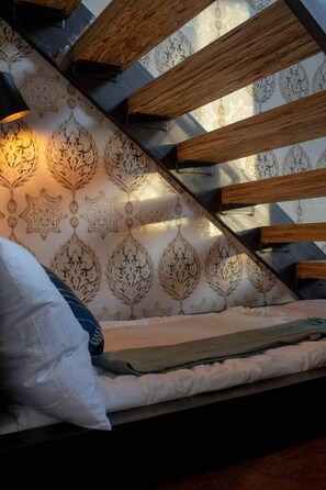 Desk, WiFi, bed sheets - Continental Congress Loft at The Kestrel (Philadelphia)