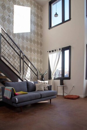 Living area - Continental Congress Loft at The Kestrel (Philadelphia)