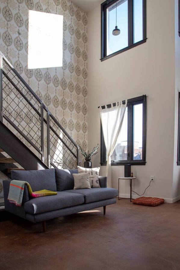 Unclassified image, 1 of 27, button