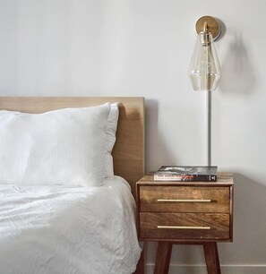 Desk, WiFi, bed sheets