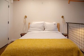 Desk, WiFi, bed sheets
