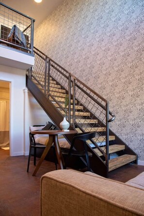 Unclassified image, 2 of 22, button