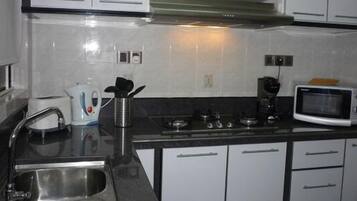 雪櫃、微波爐、爐具、多士爐