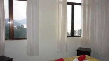 3 chambres, fer et planche Ă repasser, Wi-Fi, draps fournis