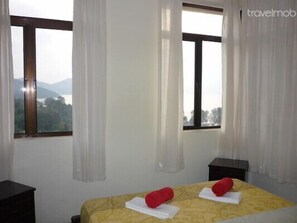 3 habitaciones, tabla de planchar con plancha, wifi y ropa de cama 