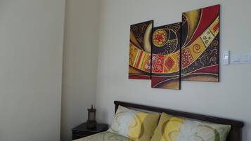 3 bedrooms, iron/ironing board, WiFi, bed sheets