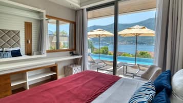 Egyptian cotton sheets, premium bedding, free minibar items
