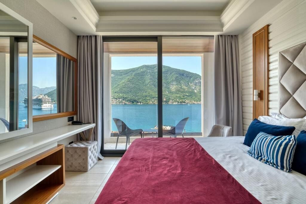 Egyptian cotton sheets, premium bedding, free minibar items