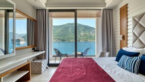 标准双人房, 1 张大床, 海景, 临海 | 埃及棉床单、高档床上用品、免费迷你吧物品、客房内保险箱
