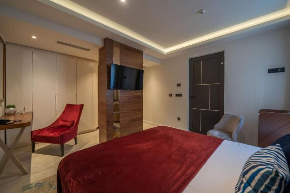 Economy Double Room with Courtyard Entrance | Draps en coton égyptien, literie de qualité supérieure