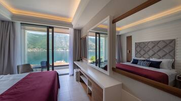 Standard Double Room, 1 Queen Bed, Sea View, Sea Facing | Egyptian cotton sheets, premium bedding, free minibar items