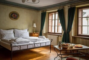 Habitación Deluxe | Minibar, escritorio y espacio para trabajar con laptop 