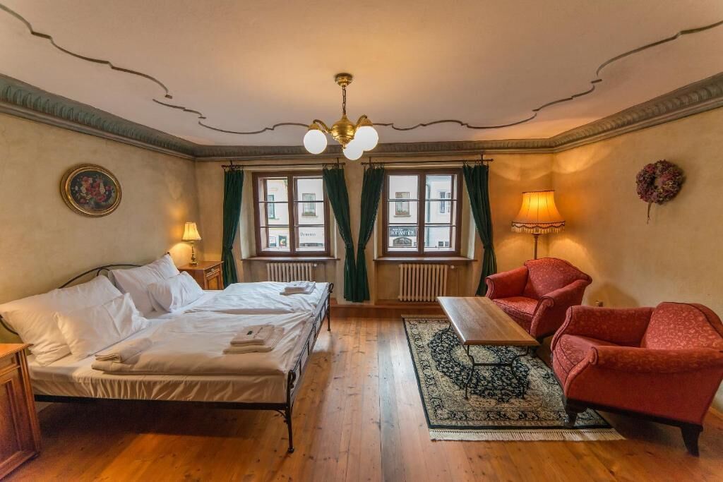 Deluxe Room | Minibar, desk, laptop workspace, iron/ironing board