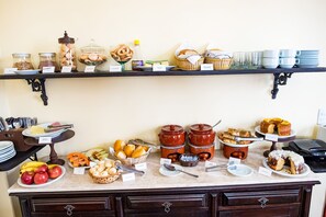 Free daily cooked-to-order breakfast