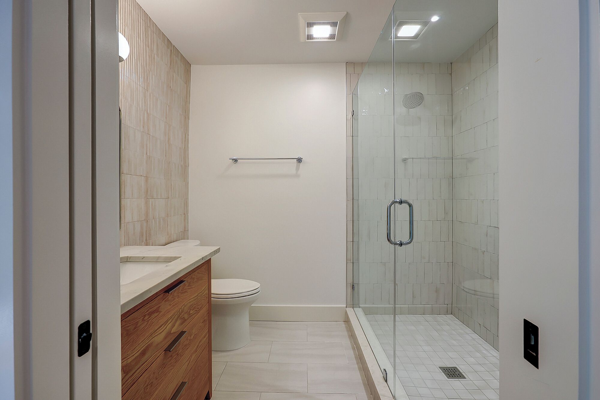 King Suite Full Bathroom