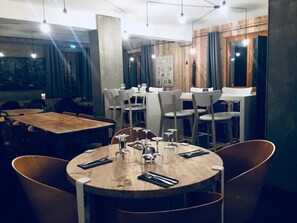 Breakfast, lunch and dinner served - Hotel 16 - 150 (Vars)