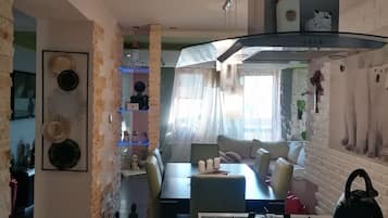 Comfort Apartment, Multiple Beds | Hypo-allergenic bedding, individually decorated, individually furnished