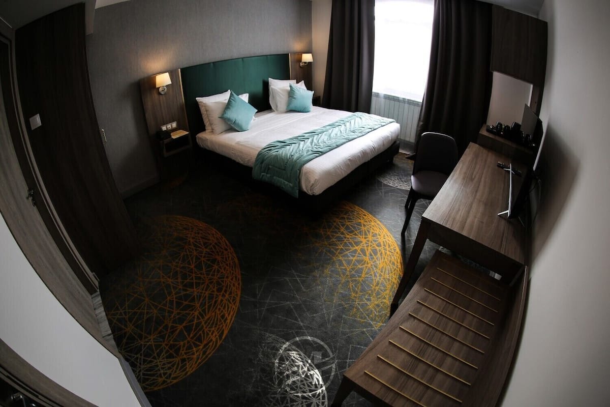Standard Double Room | 1 bedroom, minibar, in-room safe, desk