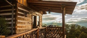 Mountaintop Log Cabin,HotTub,Pool Table