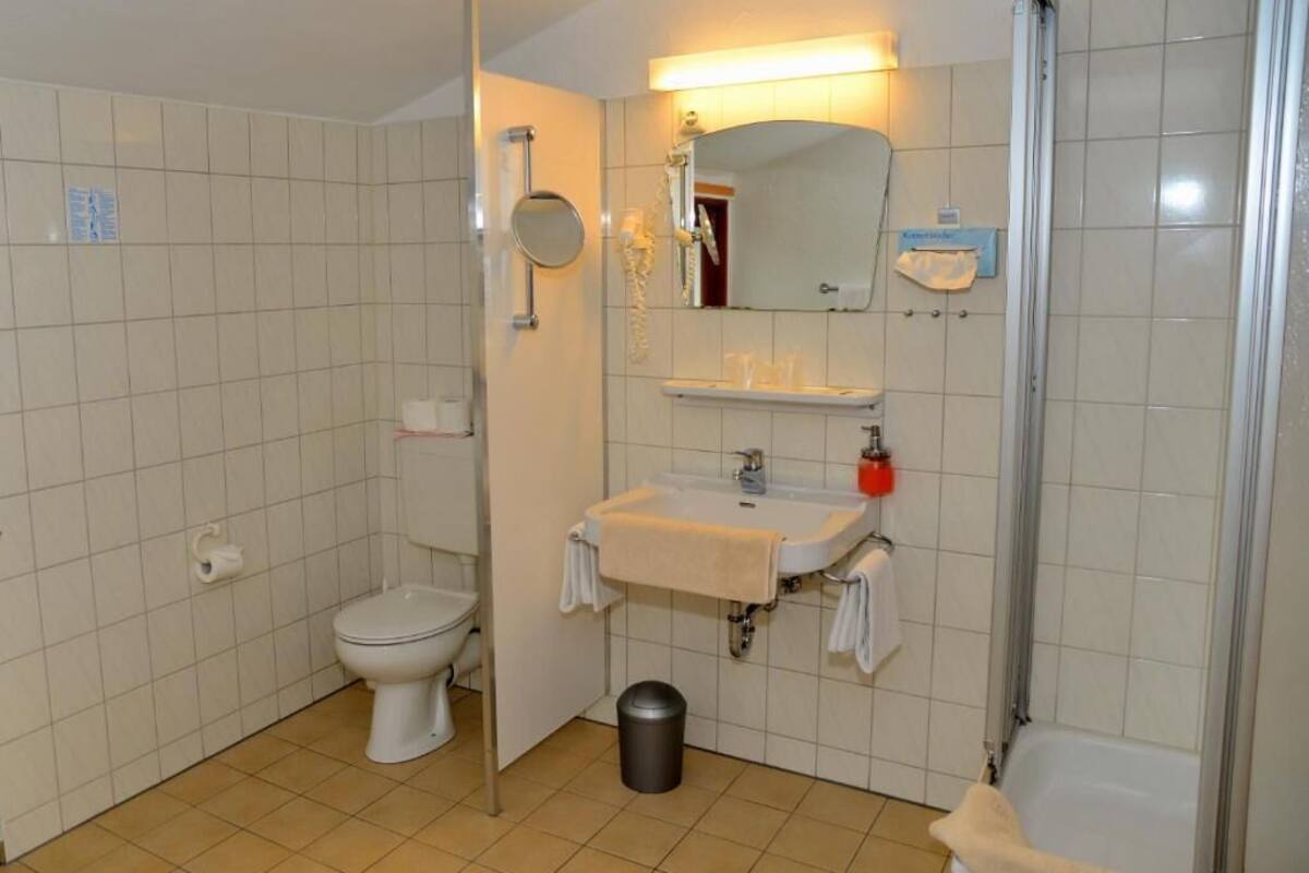 standard apartment, 2 bedrooms | bathroom | hair dryer, heated floors, towels