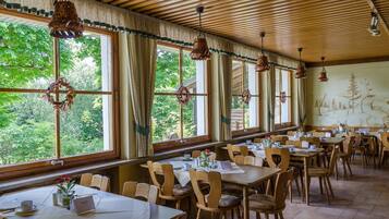 Ilmainen päivittäinen buffetaamiainen