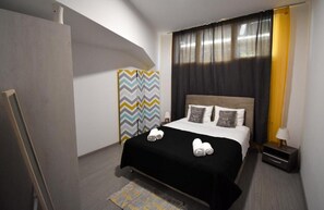Deluxe Apartment, 2 Bedrooms Semi-Basement | ห้องพักตกแต่งอย่างมีเอกลักษณ์, ตกแต่งพิเศษโดยเฉพาะ, ผ้าม่านกันแสง