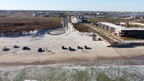 Plage, chaises longues, serviettes de plage