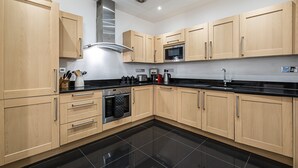 Unclassified image, 4 of 21, button - Shelton Apartment (London)