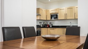 Unclassified image, 3 of 21, button - Shelton Apartment (London)