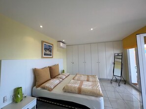 3 bedrooms, free WiFi, bed sheets - Property with modern equipment, sea views,air conditioning, fibre optic internet (Roses)