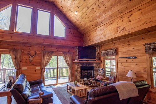 River Walk - New River Front Log Cabin in Todd - 30 Min to Skiing/Tubing
